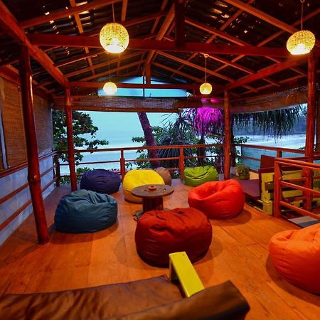 Hôtel Palm Leaf Surf Cafe à Galle Extérieur photo