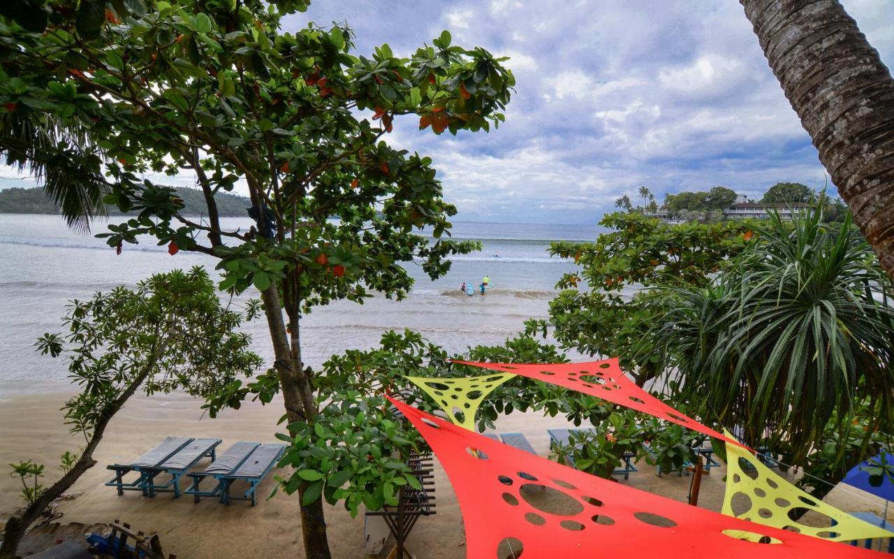 Hôtel Palm Leaf Surf Cafe à Galle Extérieur photo