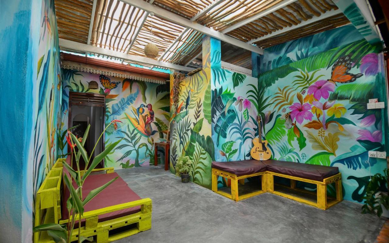 Hôtel Palm Leaf Surf Cafe à Galle Extérieur photo